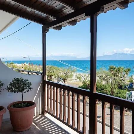 μεζονέτα στο κύμα * Kiáton