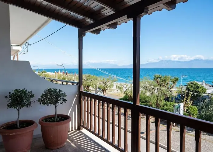 μεζονέτα στο κύμα * Kiáton